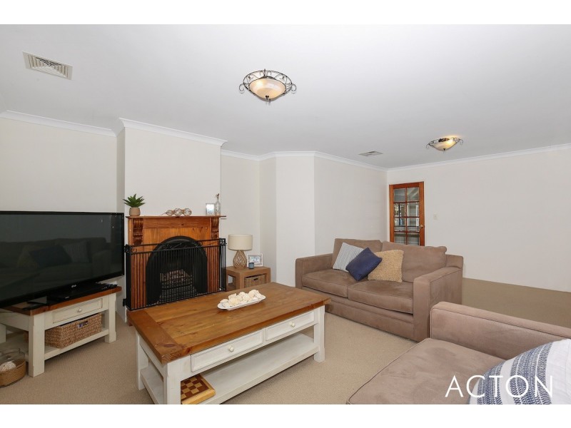 11 Wintersweet Place, Halls Head WA 6210