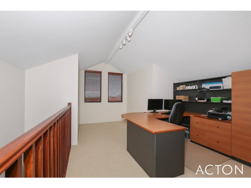 11 Wintersweet Place, Halls Head WA 6210