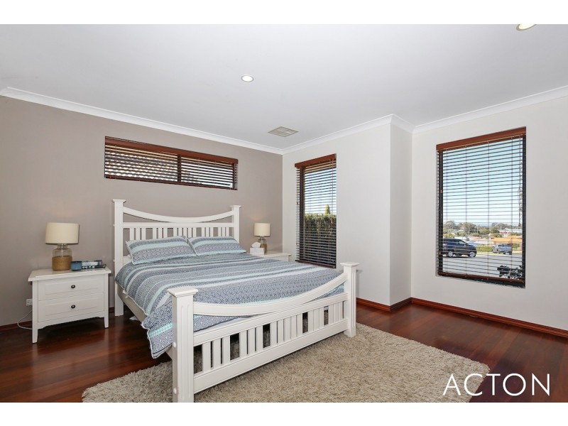 11 Wintersweet Place, Halls Head WA 6210