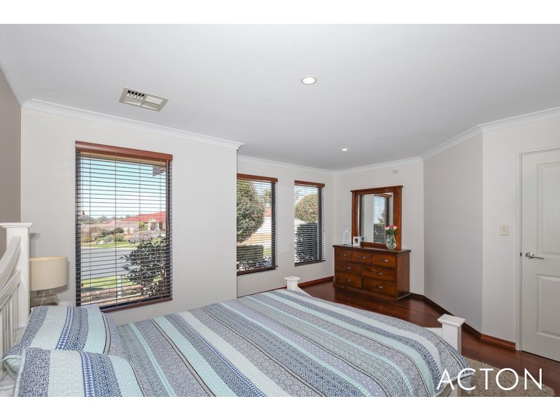 11 Wintersweet Place, Halls Head WA 6210