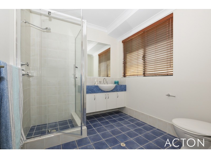 11 Wintersweet Place, Halls Head WA 6210