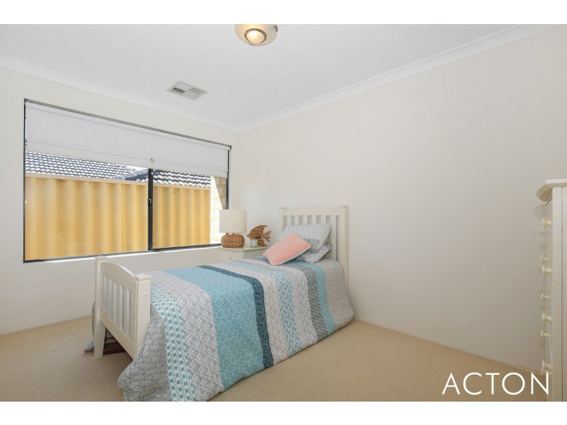 11 Wintersweet Place, Halls Head WA 6210