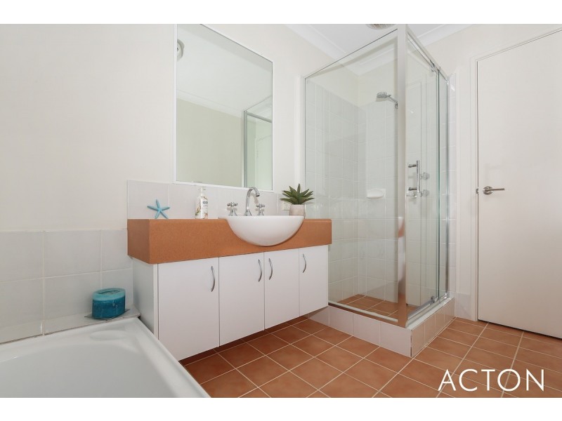 11 Wintersweet Place, Halls Head WA 6210