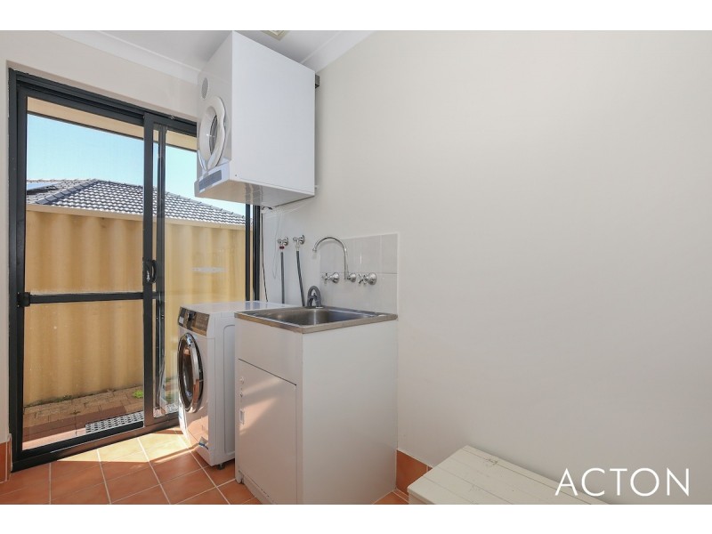 11 Wintersweet Place, Halls Head WA 6210