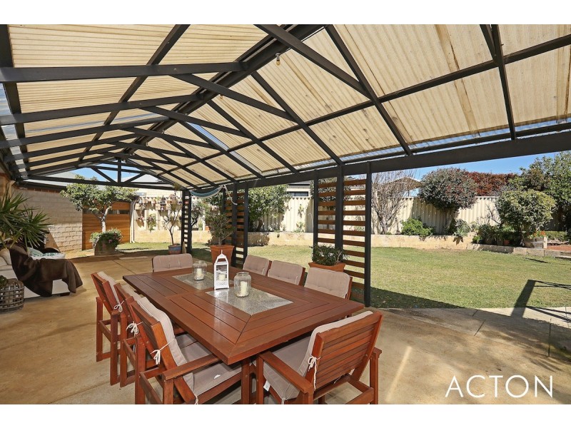 11 Wintersweet Place, Halls Head WA 6210