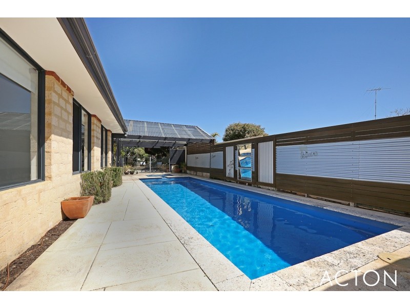 11 Wintersweet Place, Halls Head WA 6210