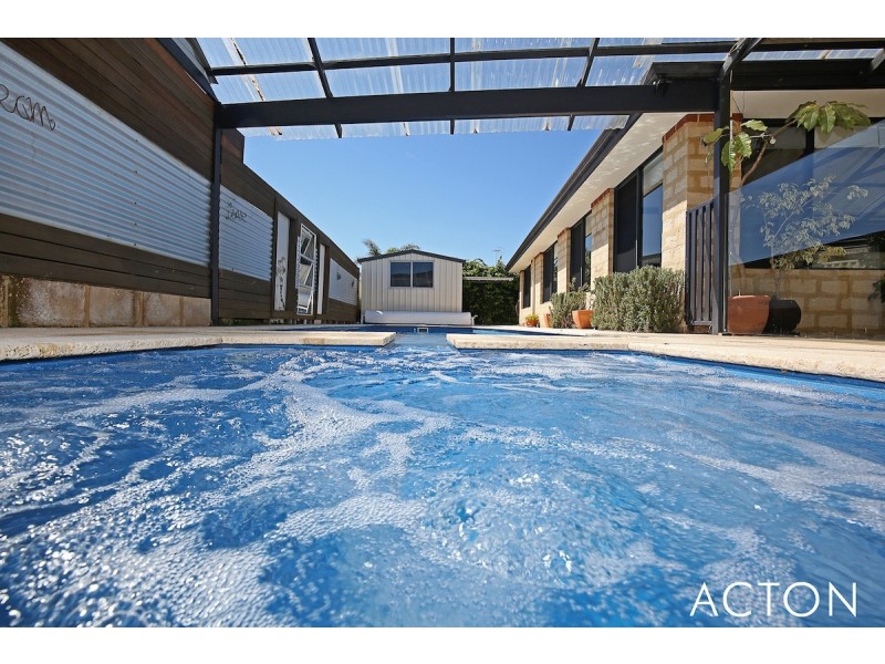 11 Wintersweet Place, Halls Head WA 6210