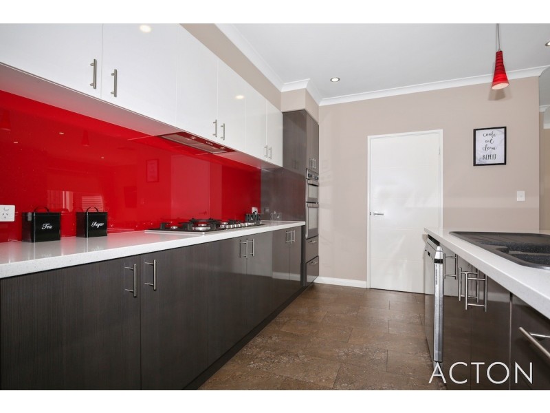 297 Peelwood Parade, Halls Head WA 6210