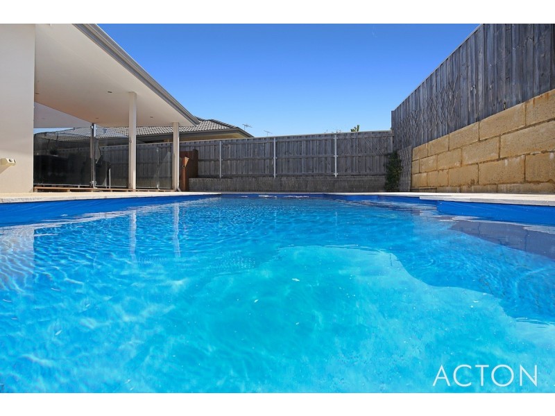 297 Peelwood Parade, Halls Head WA 6210