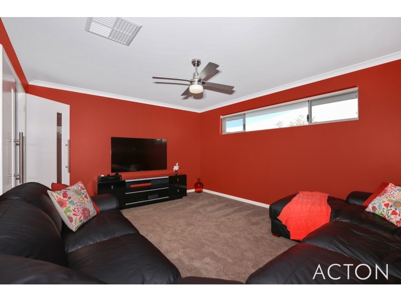 297 Peelwood Parade, Halls Head WA 6210