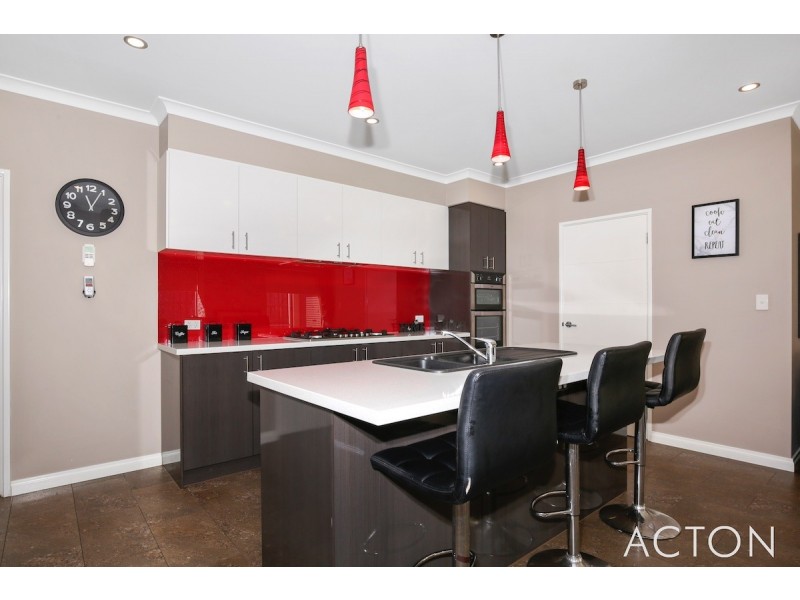 297 Peelwood Parade, Halls Head WA 6210