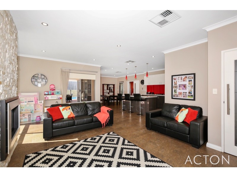 297 Peelwood Parade, Halls Head WA 6210