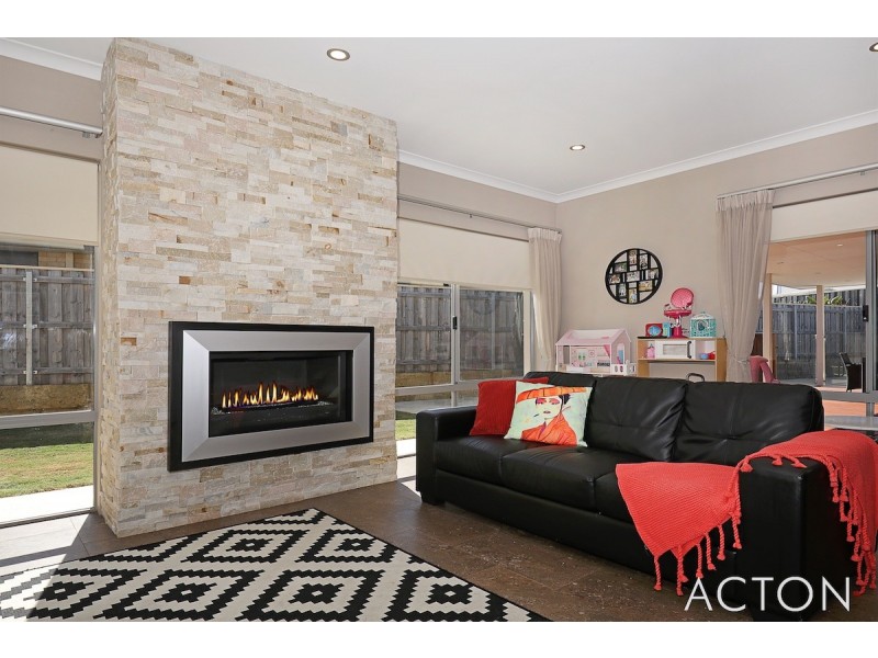 297 Peelwood Parade, Halls Head WA 6210