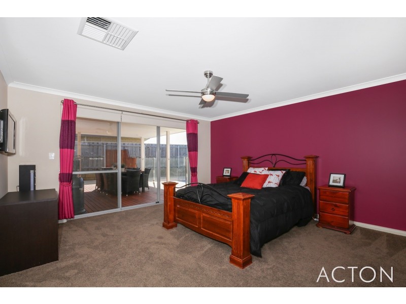 297 Peelwood Parade, Halls Head WA 6210
