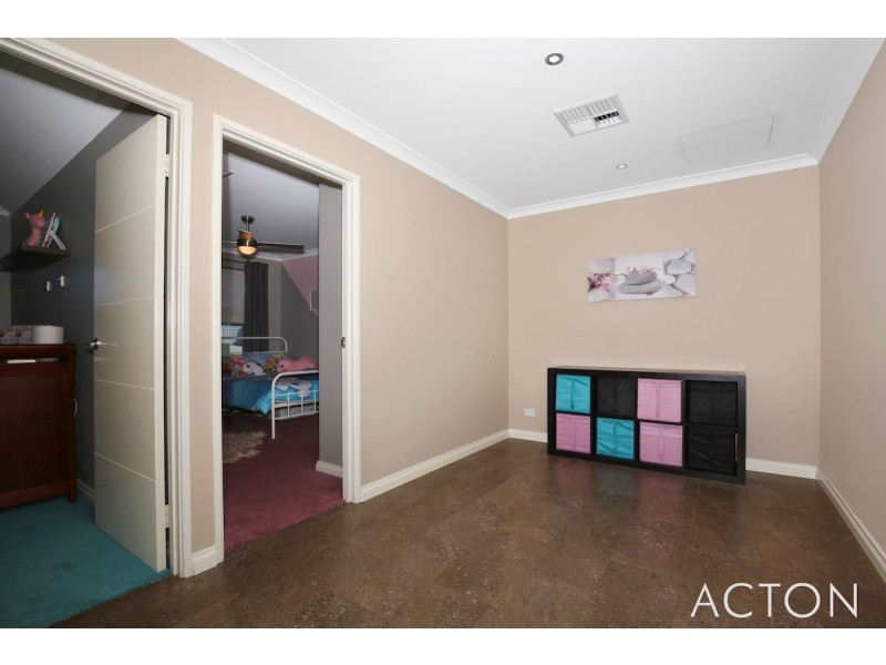 297 Peelwood Parade, Halls Head WA 6210