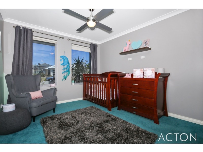 297 Peelwood Parade, Halls Head WA 6210