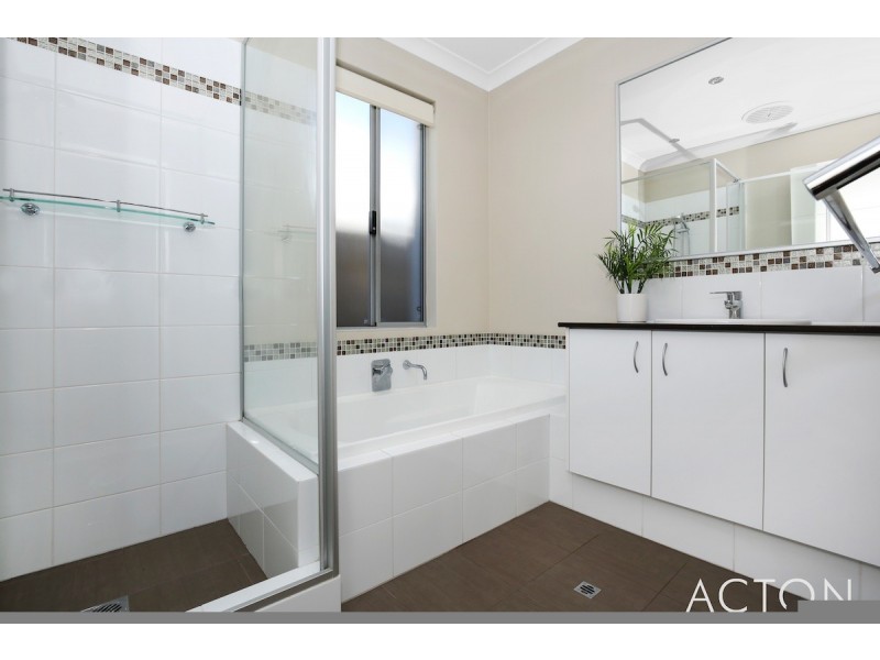 297 Peelwood Parade, Halls Head WA 6210
