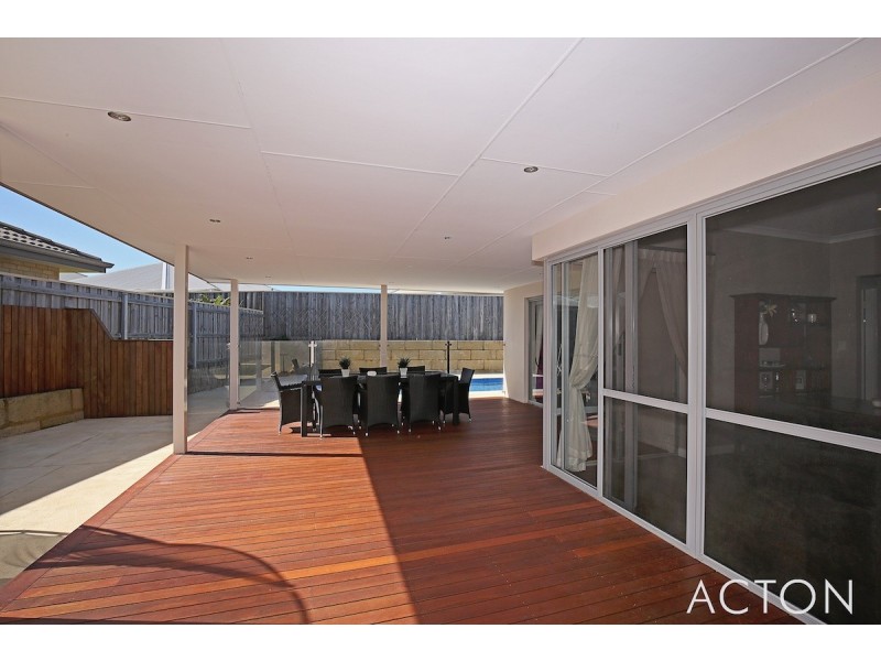 297 Peelwood Parade, Halls Head WA 6210