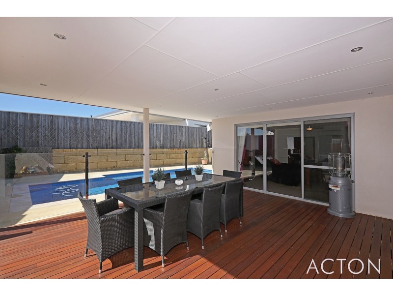 297 Peelwood Parade, Halls Head WA 6210