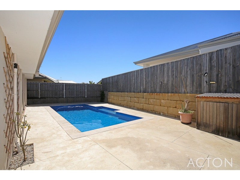 297 Peelwood Parade, Halls Head WA 6210