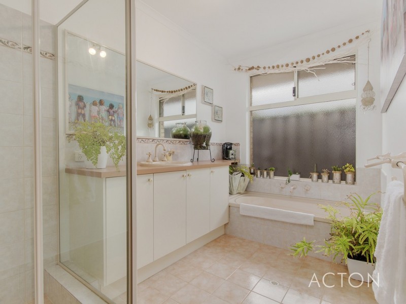 69 Pebble Beach Boulevard, Meadow Springs WA 6210