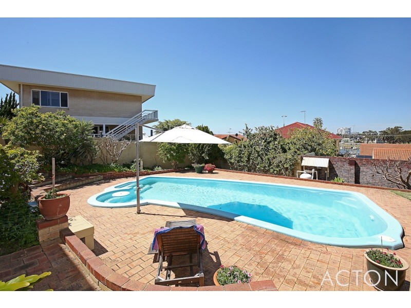 31 Hill Street, Halls Head WA 6210