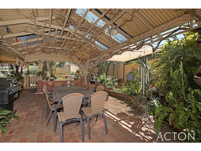 31 Hill Street, Halls Head WA 6210