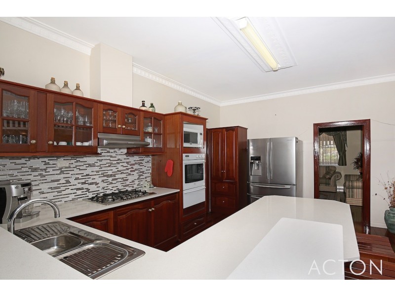31 Hill Street, Halls Head WA 6210