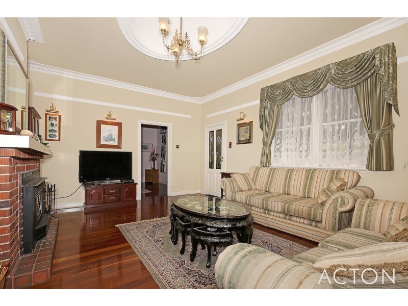 31 Hill Street, Halls Head WA 6210
