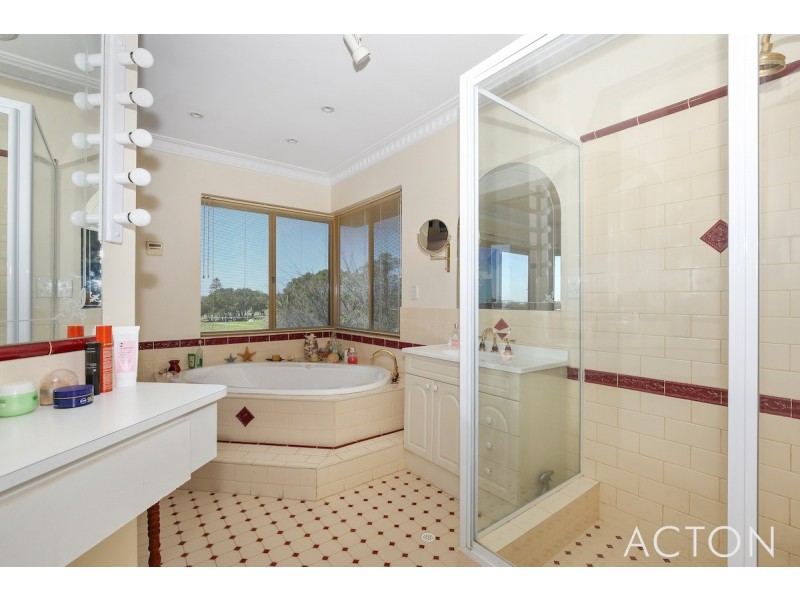 31 Hill Street, Halls Head WA 6210