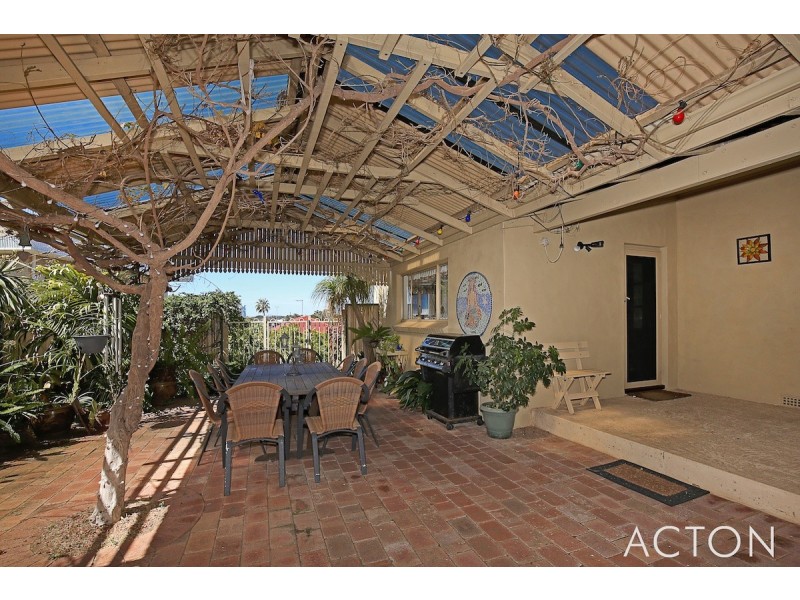 31 Hill Street, Halls Head WA 6210
