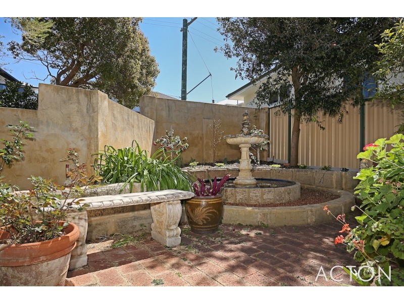31 Hill Street, Halls Head WA 6210