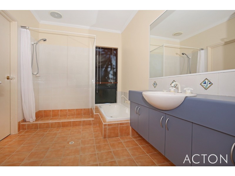 50 Portmarnock Circle, Halls Head WA 6210