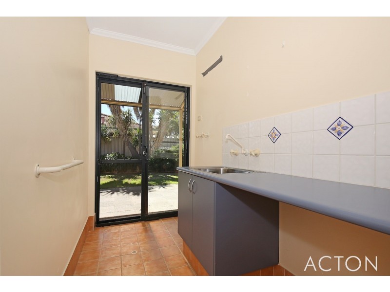 50 Portmarnock Circle, Halls Head WA 6210