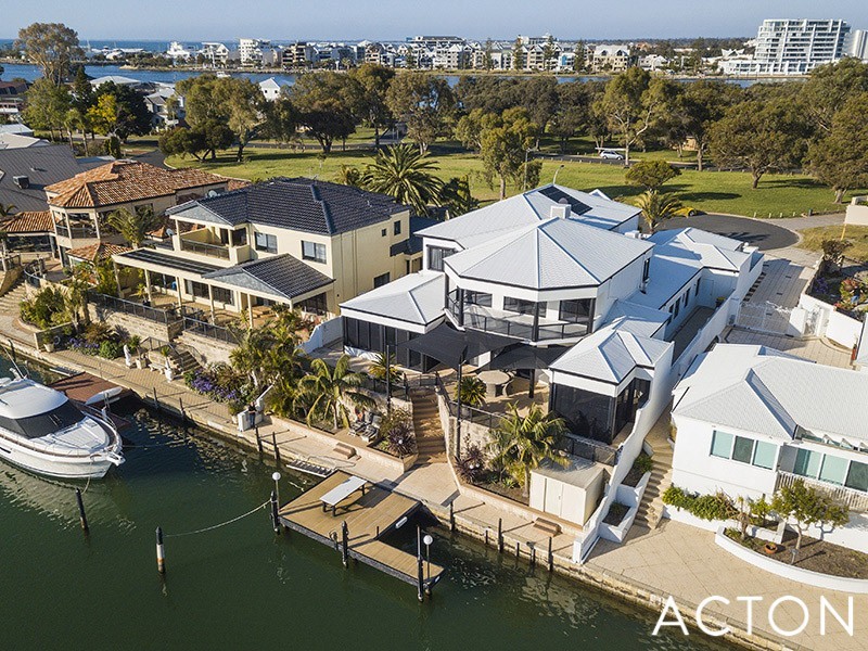 7 Sovereign Gardens, Halls Head WA 6210