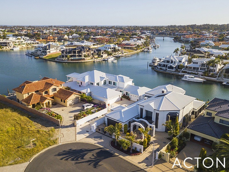 7 Sovereign Gardens, Halls Head WA 6210