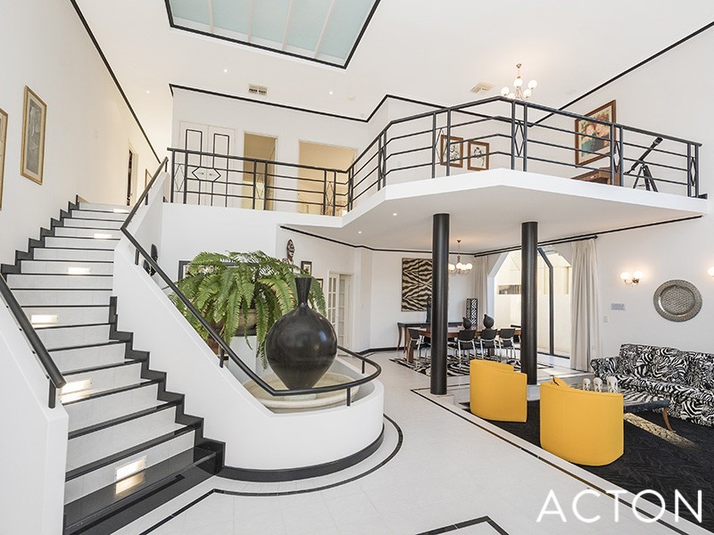 7 Sovereign Gardens, Halls Head WA 6210