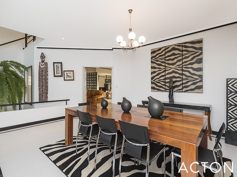 7 Sovereign Gardens, Halls Head WA 6210