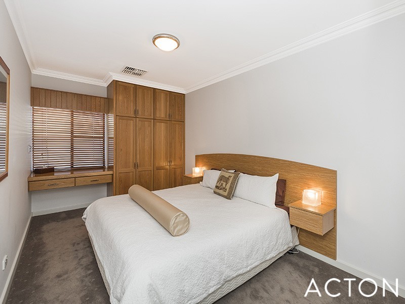 7 Sovereign Gardens, Halls Head WA 6210