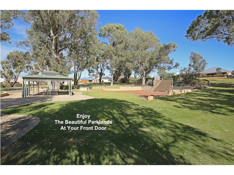 19 Ballard Meander, Lakelands WA 6180