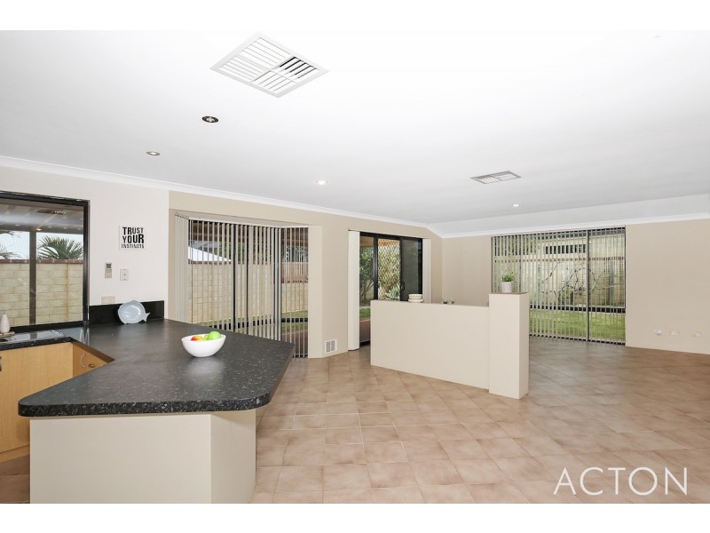 10 Conch Way, Wannanup WA 6210