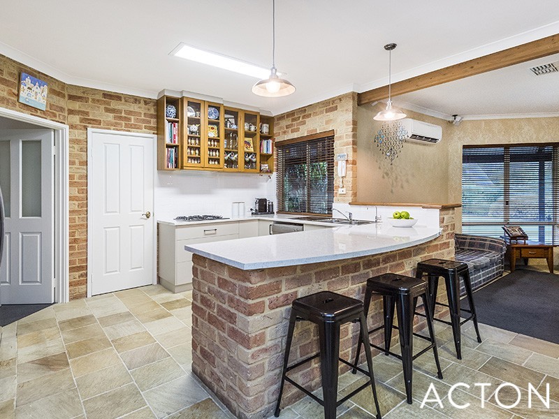 7 Fouracre Court, Stake Hill WA 6181