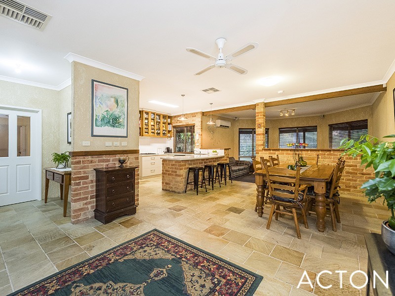 7 Fouracre Court, Stake Hill WA 6181