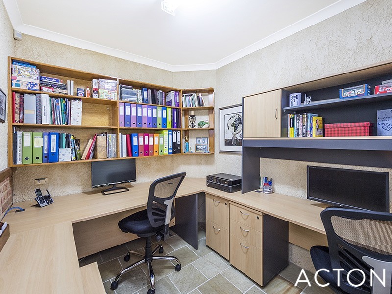 7 Fouracre Court, Stake Hill WA 6181