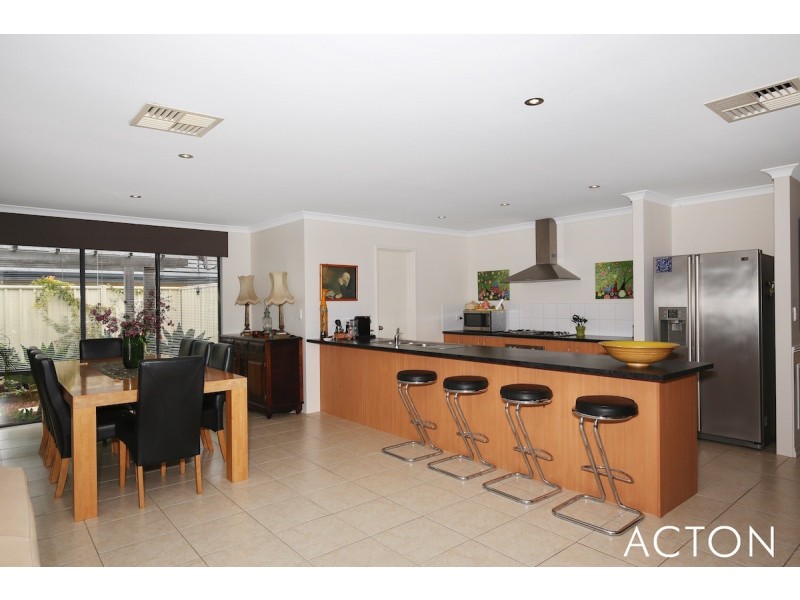 37 Lismore Ridge, Lakelands WA 6180