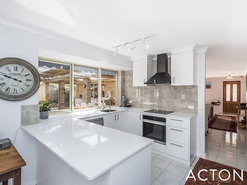 9 Parkwater Cove, Halls Head WA 6210