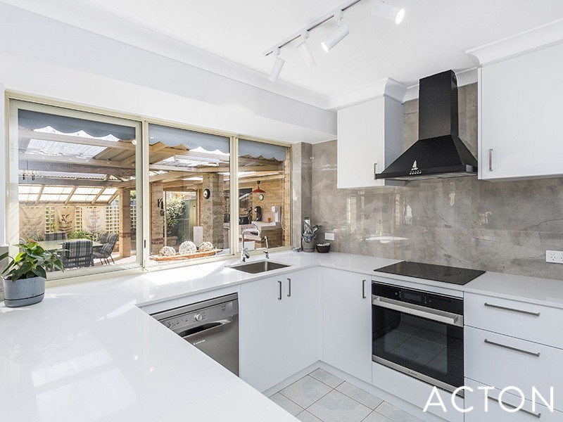 9 Parkwater Cove, Halls Head WA 6210