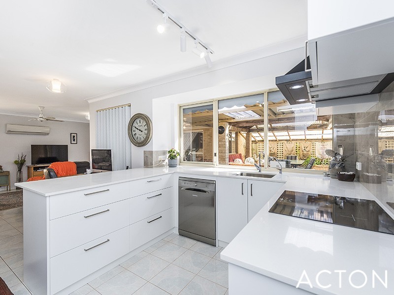 9 Parkwater Cove, Halls Head WA 6210