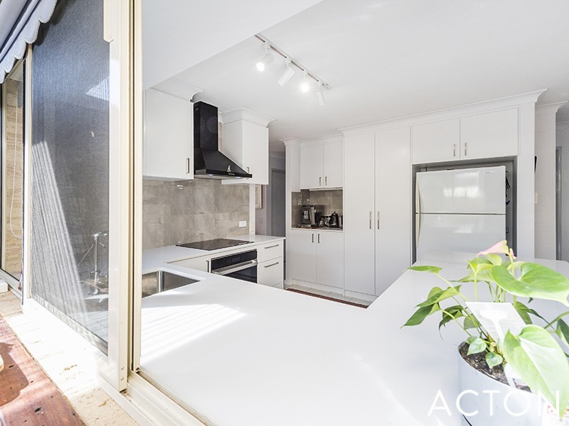 9 Parkwater Cove, Halls Head WA 6210