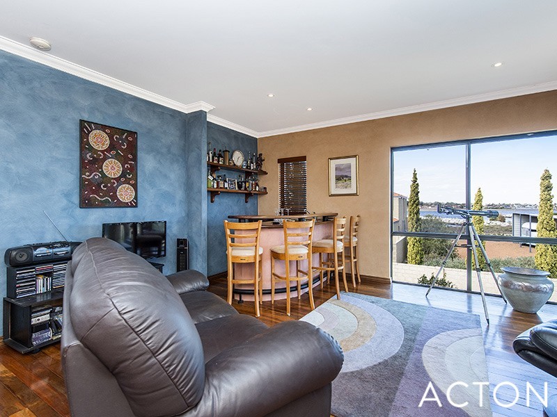 39 Rialto Place, Halls Head WA 6210